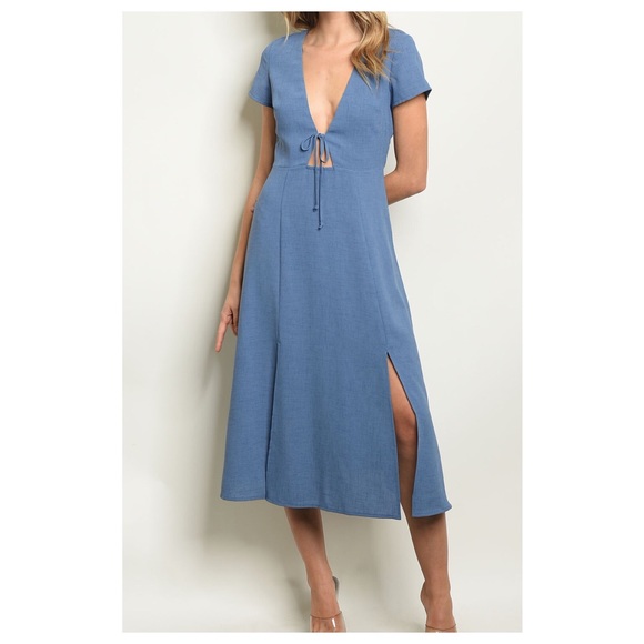 ❤️1DAY SALE❤️💕Baby Blue Keyhole MIDI Dress💕 - Picture 3 of 5